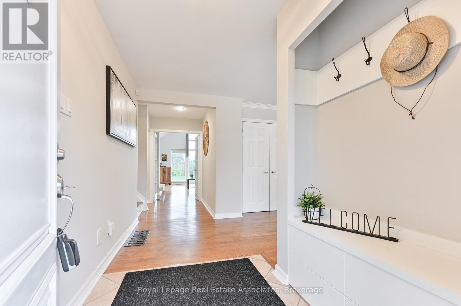 39 Shipley Road, Toronto, Ontario  M9R 3H9 - Photo 4 - W12516202