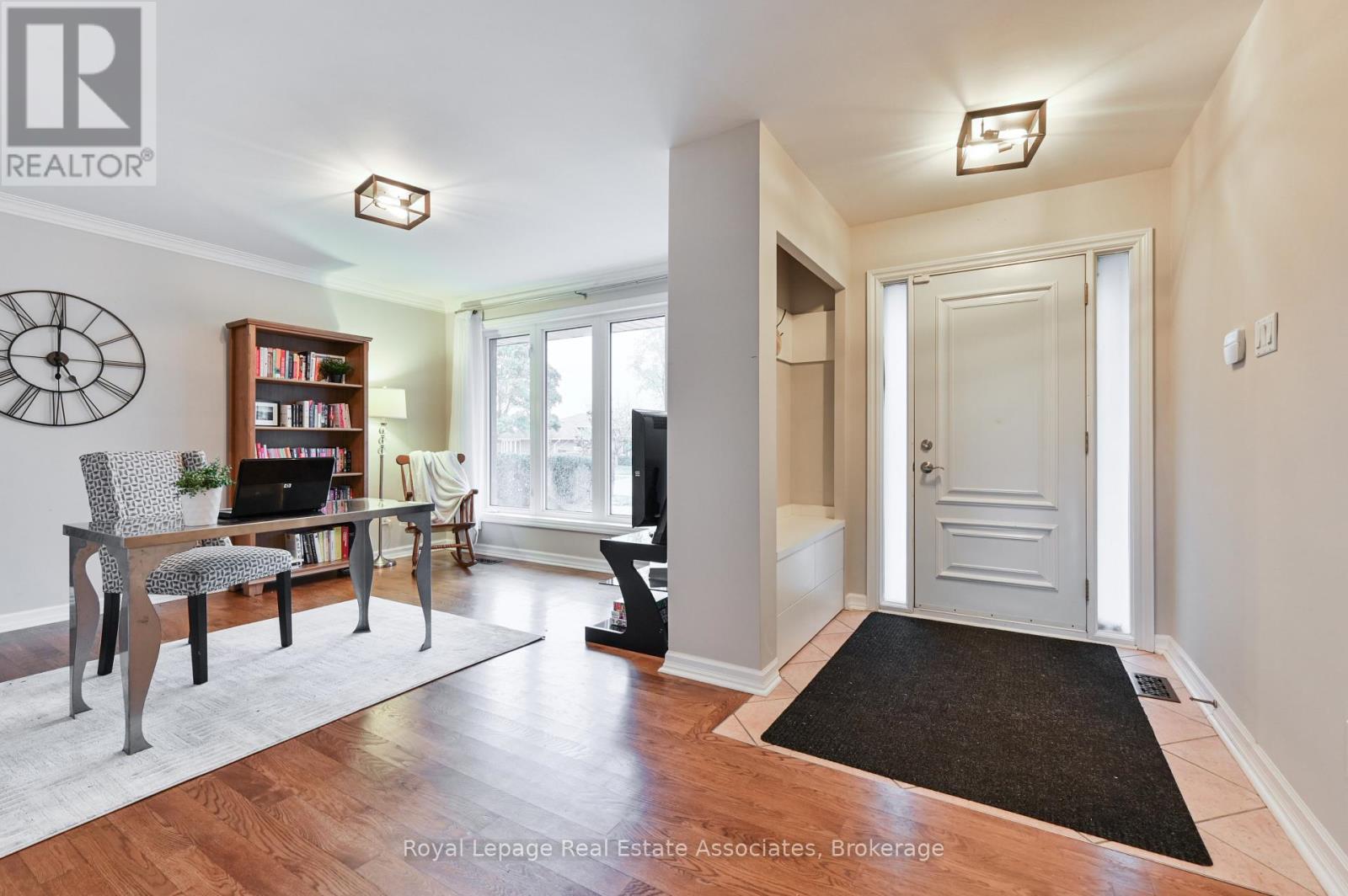 39 Shipley Road, Toronto, Ontario  M9R 3H9 - Photo 5 - W12516202