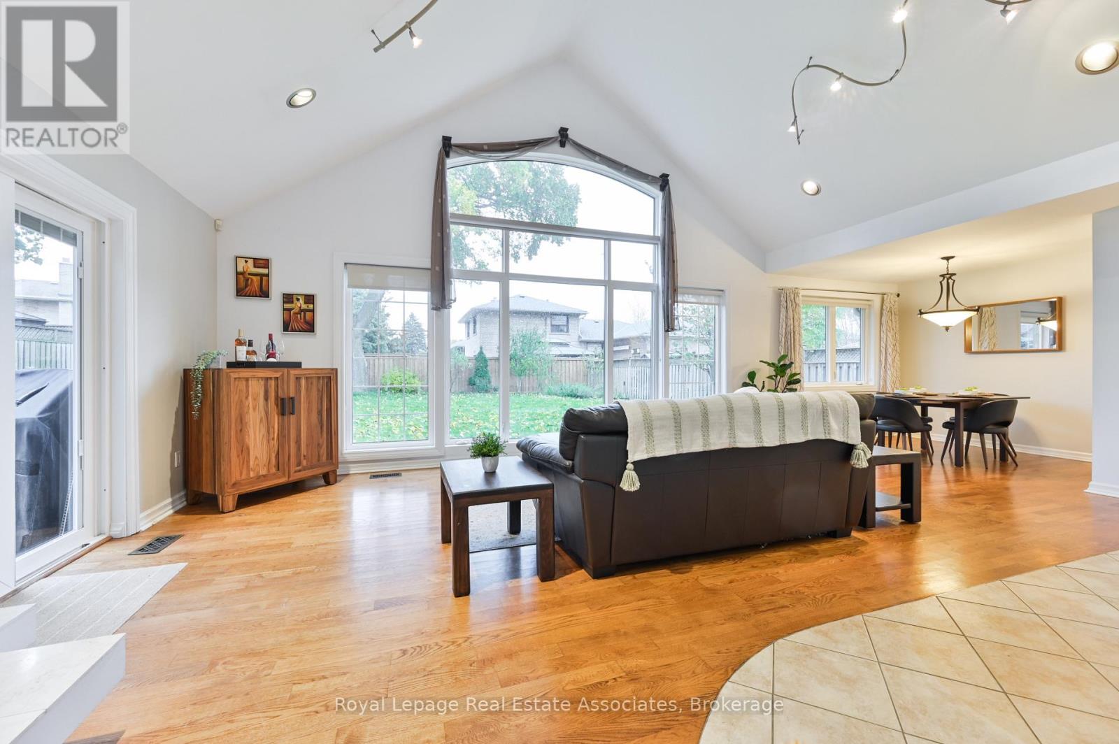 39 Shipley Road, Toronto, Ontario  M9R 3H9 - Photo 7 - W12516202