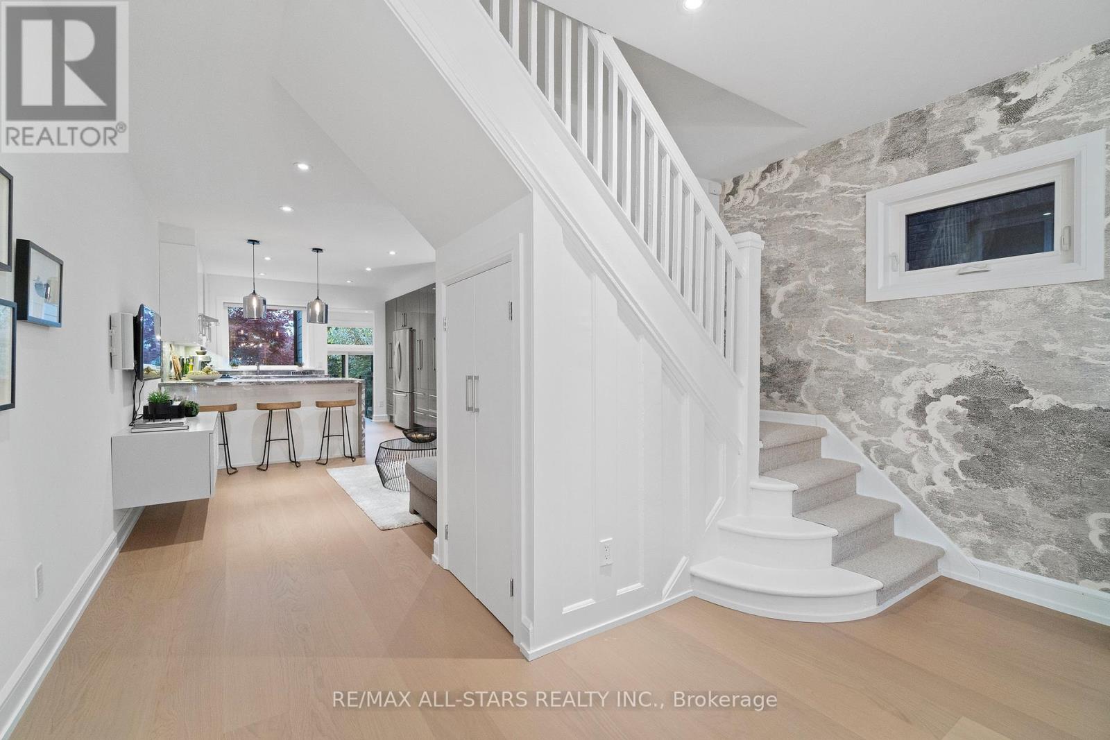 962 Shaw Street, Toronto, Ontario  M6G 3M7 - Photo 11 - W12516246