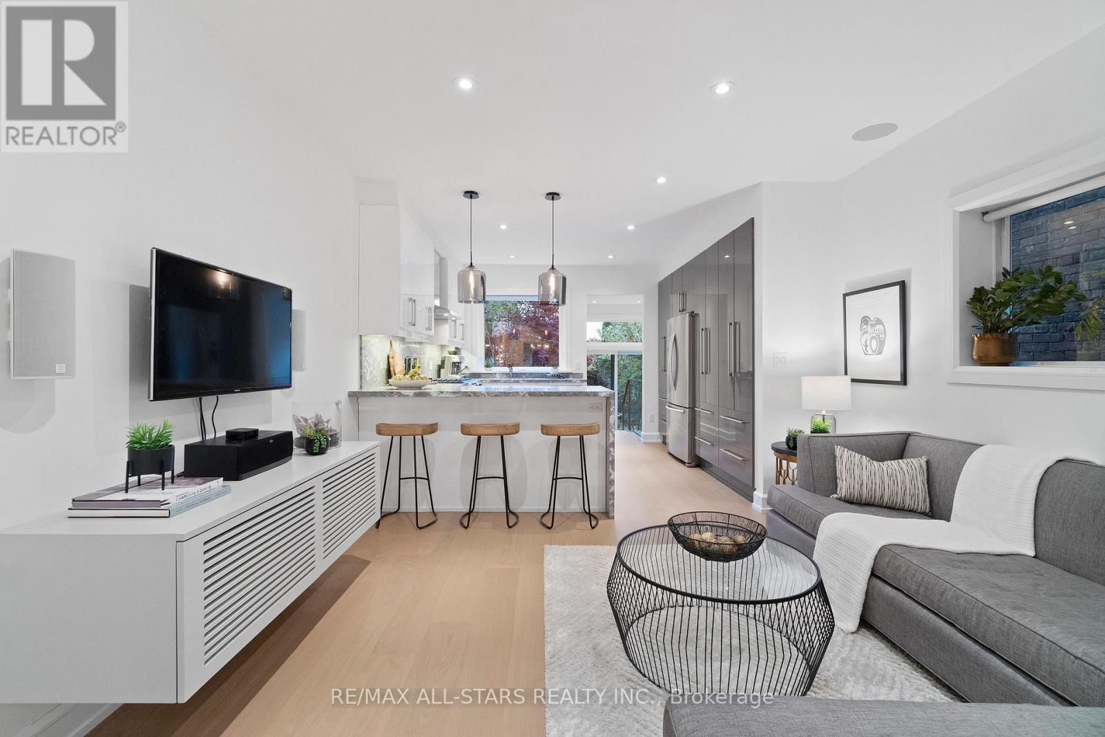 962 Shaw Street, Toronto, Ontario  M6G 3M7 - Photo 12 - W12516246