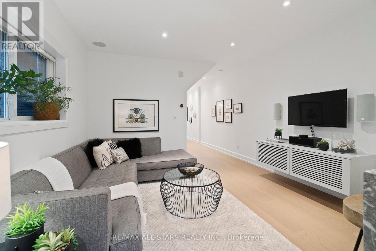 962 Shaw Street, Toronto, Ontario  M6G 3M7 - Photo 14 - W12516246