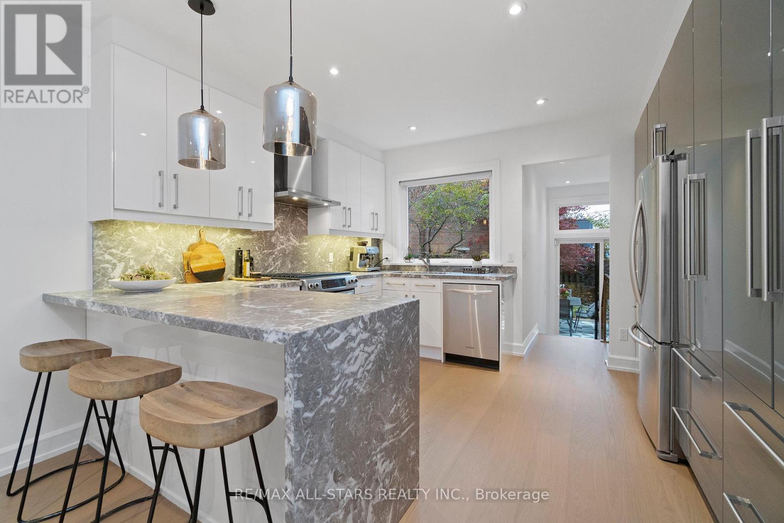 962 Shaw Street, Toronto, Ontario  M6G 3M7 - Photo 16 - W12516246