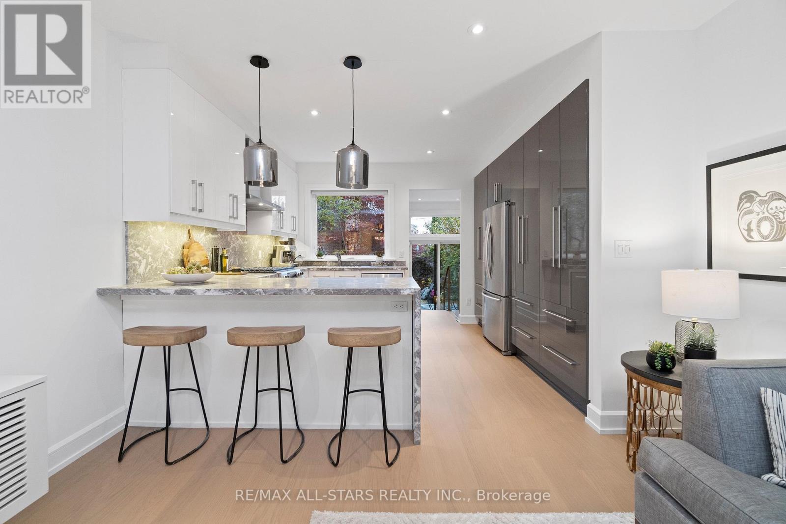 962 Shaw Street, Toronto, Ontario  M6G 3M7 - Photo 17 - W12516246