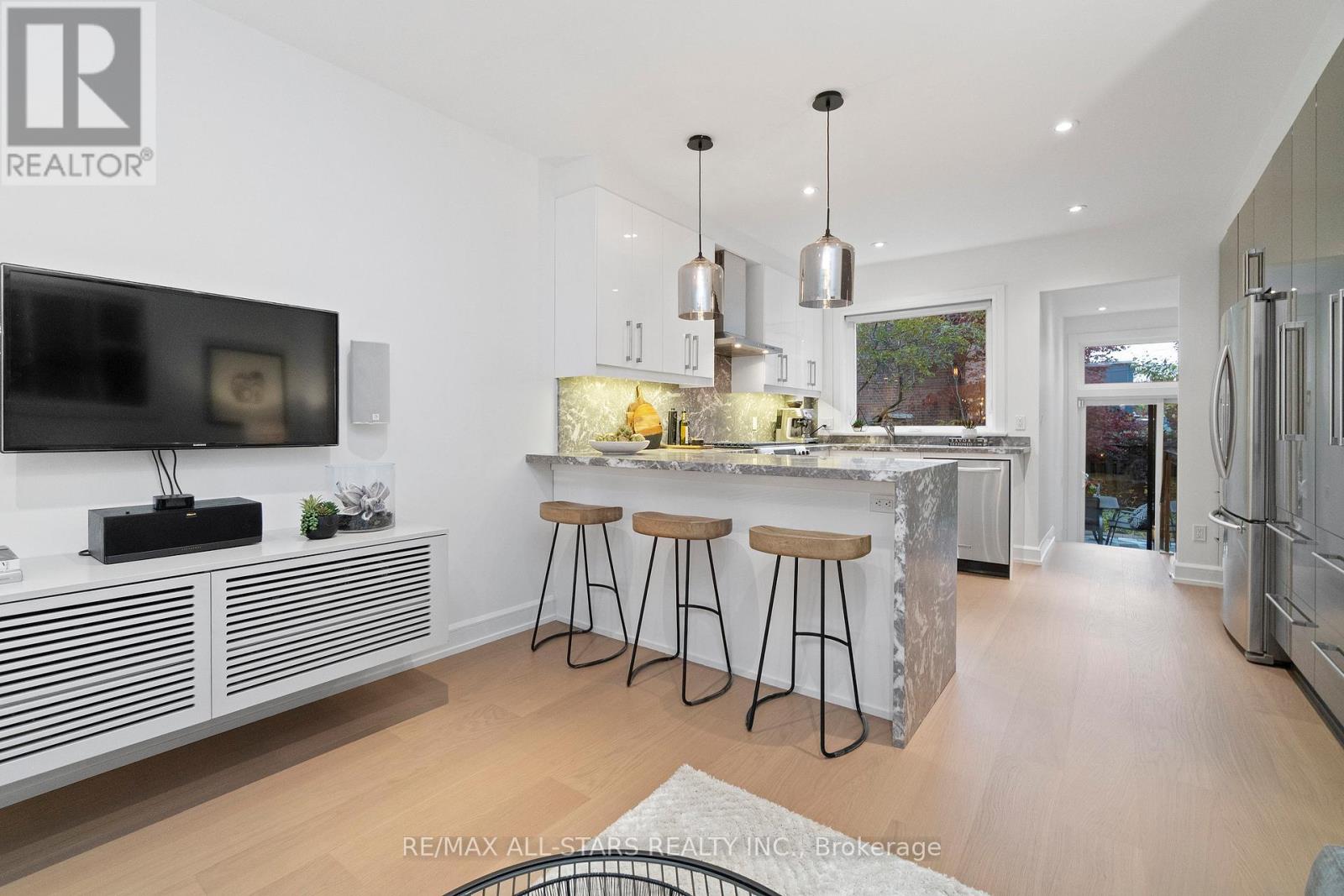 962 Shaw Street, Toronto, Ontario  M6G 3M7 - Photo 18 - W12516246