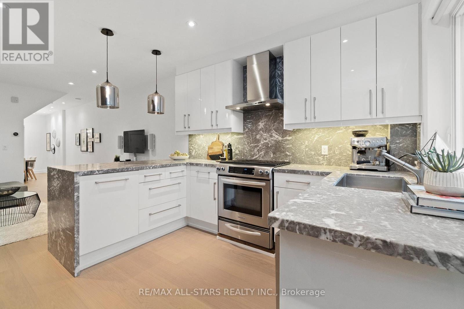 962 Shaw Street, Toronto, Ontario  M6G 3M7 - Photo 21 - W12516246