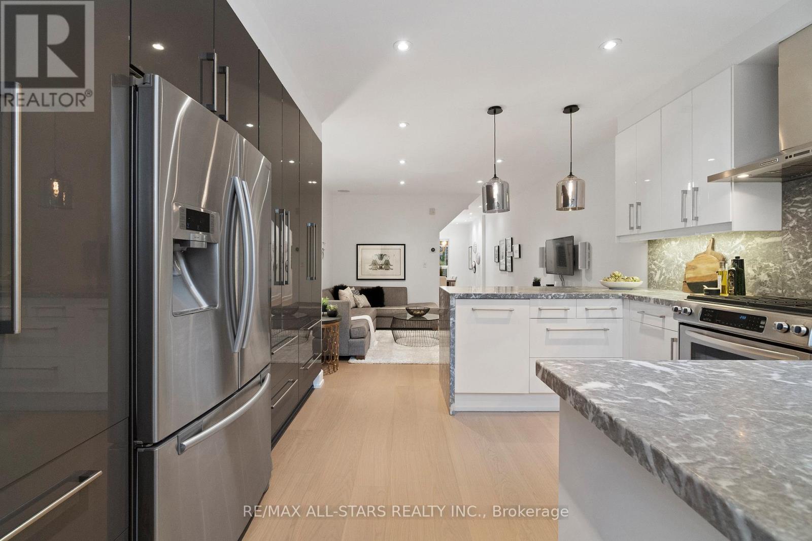 962 Shaw Street, Toronto, Ontario  M6G 3M7 - Photo 22 - W12516246