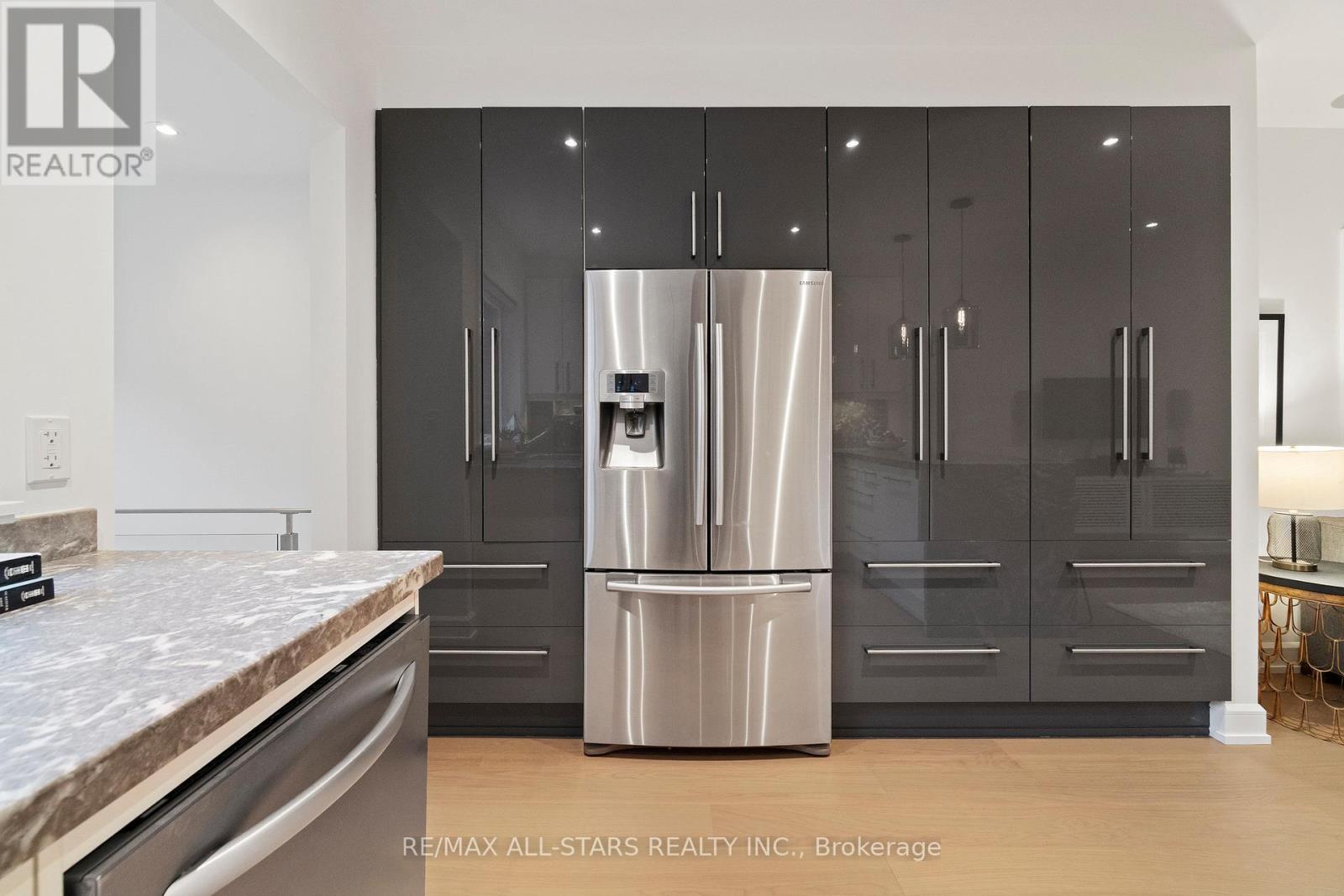 962 Shaw Street, Toronto, Ontario  M6G 3M7 - Photo 23 - W12516246