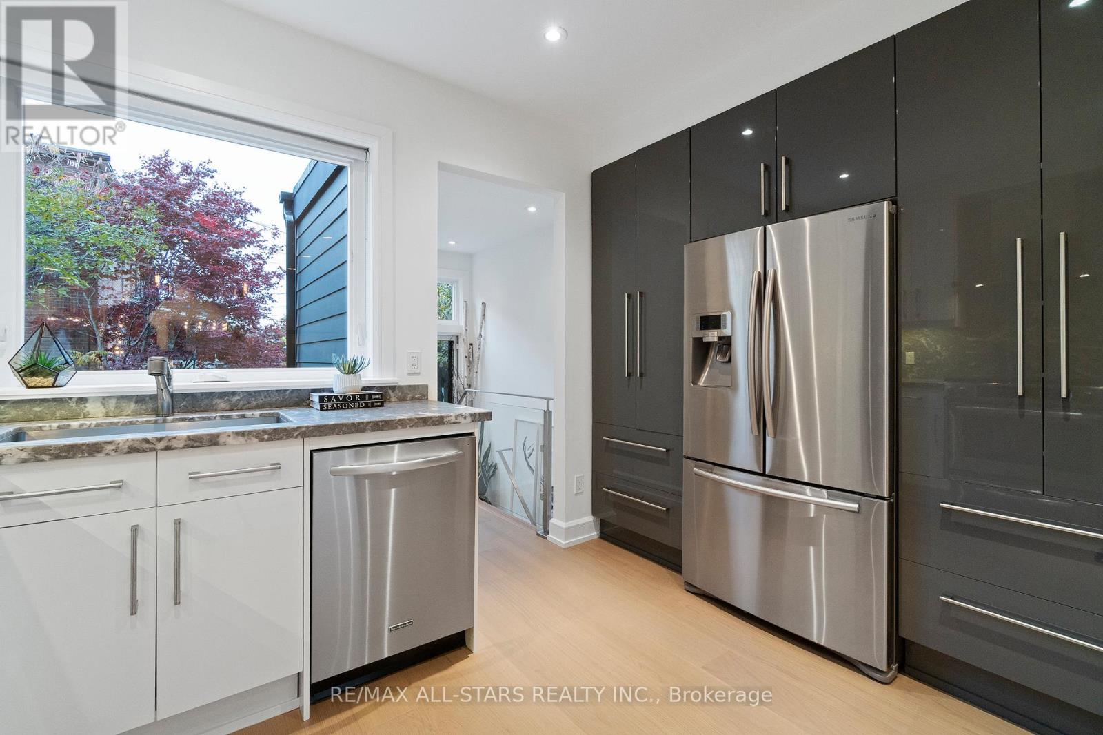 962 Shaw Street, Toronto, Ontario  M6G 3M7 - Photo 24 - W12516246