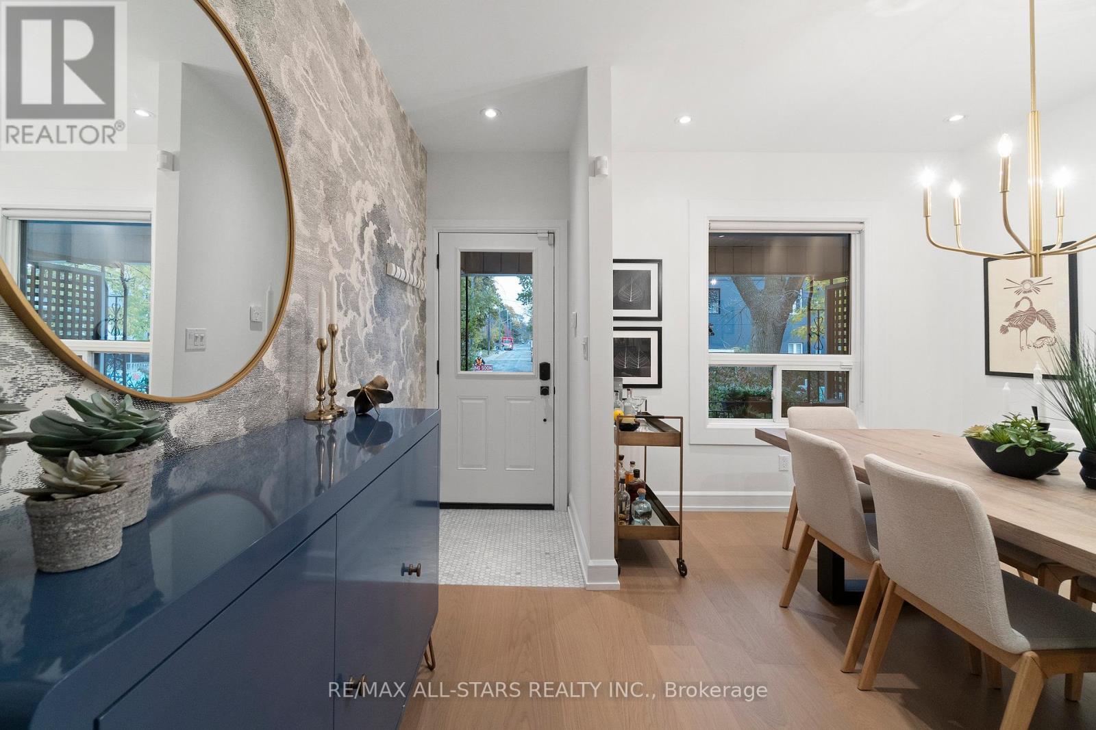 962 Shaw Street, Toronto, Ontario  M6G 3M7 - Photo 3 - W12516246