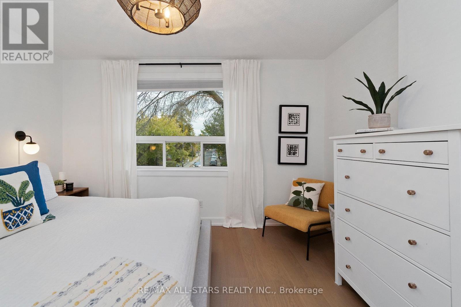 962 Shaw Street, Toronto, Ontario  M6G 3M7 - Photo 30 - W12516246