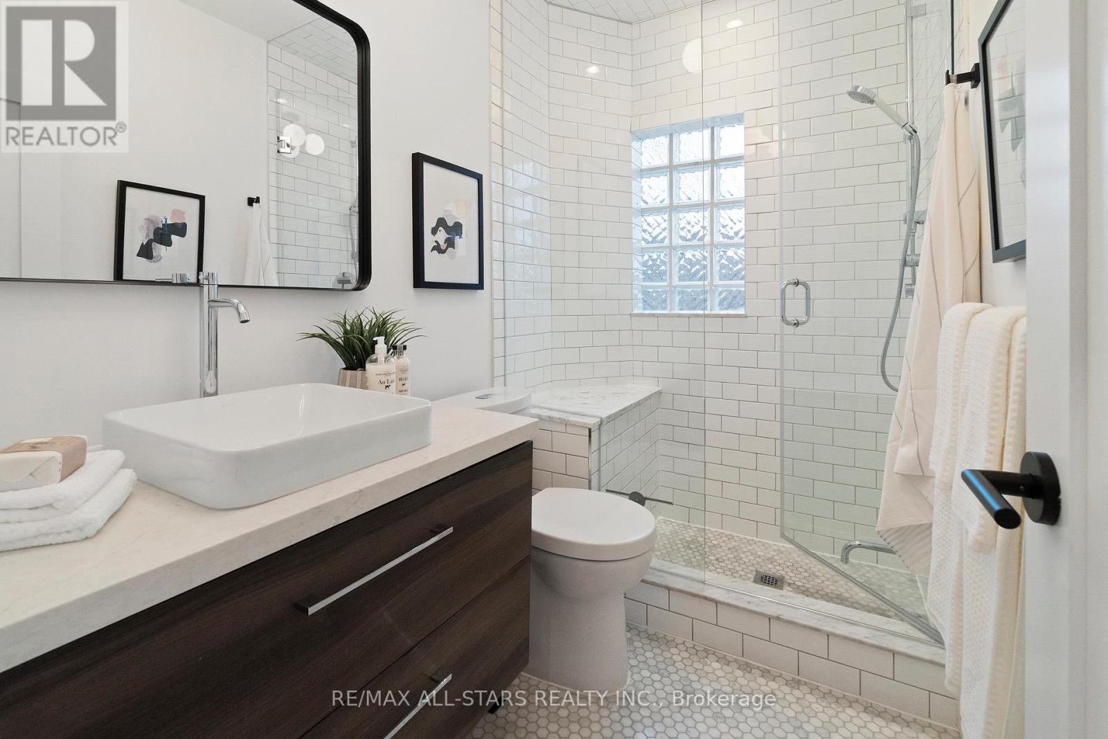 962 Shaw Street, Toronto, Ontario  M6G 3M7 - Photo 36 - W12516246