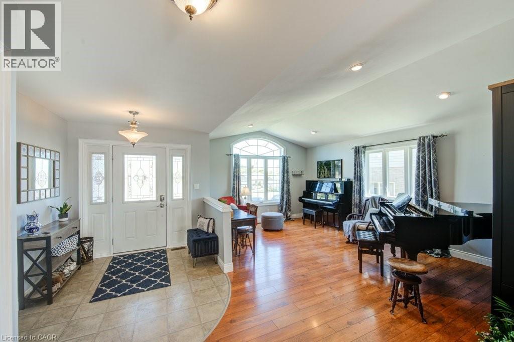 25 Pickett Court, Mitchell, Ontario  N0K 1N0 - Photo 4 - 40776125