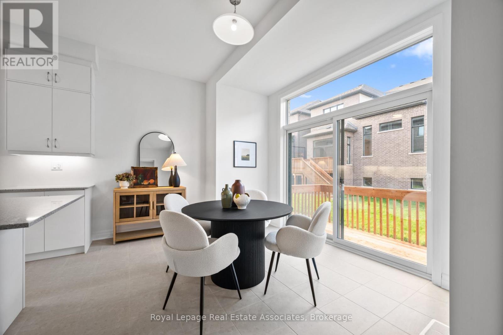 1249 Onyx Trail, Oakville, Ontario  L6H 8A8 - Photo 12 - W12516256