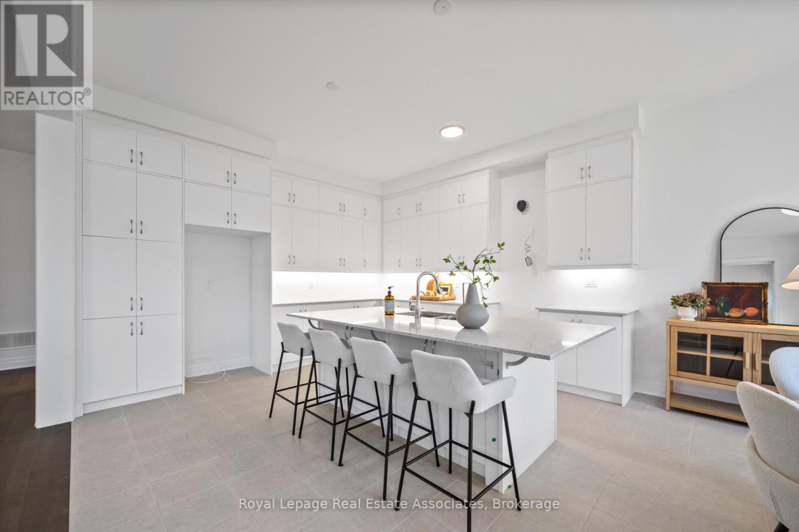 1249 Onyx Trail, Oakville, Ontario  L6H 8A8 - Photo 14 - W12516256