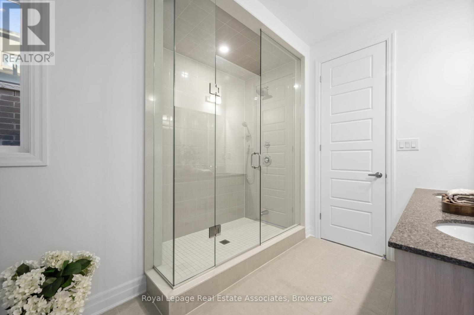 1249 Onyx Trail, Oakville, Ontario  L6H 8A8 - Photo 28 - W12516256