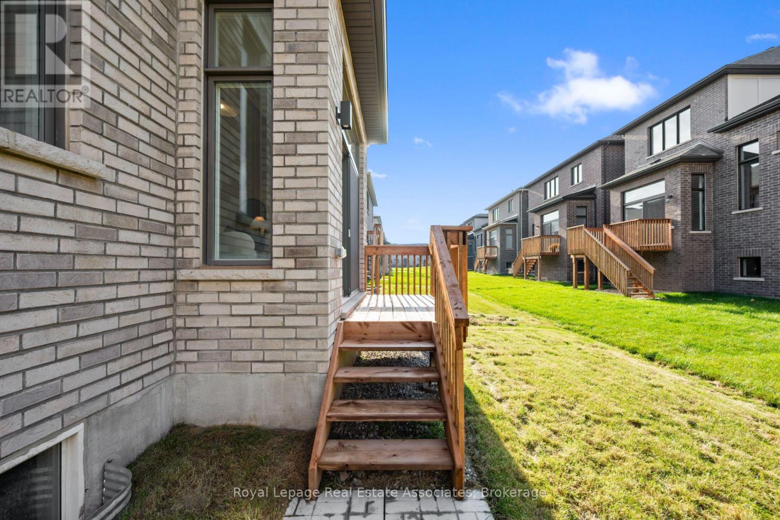 1249 Onyx Trail, Oakville, Ontario  L6H 8A8 - Photo 37 - W12516256