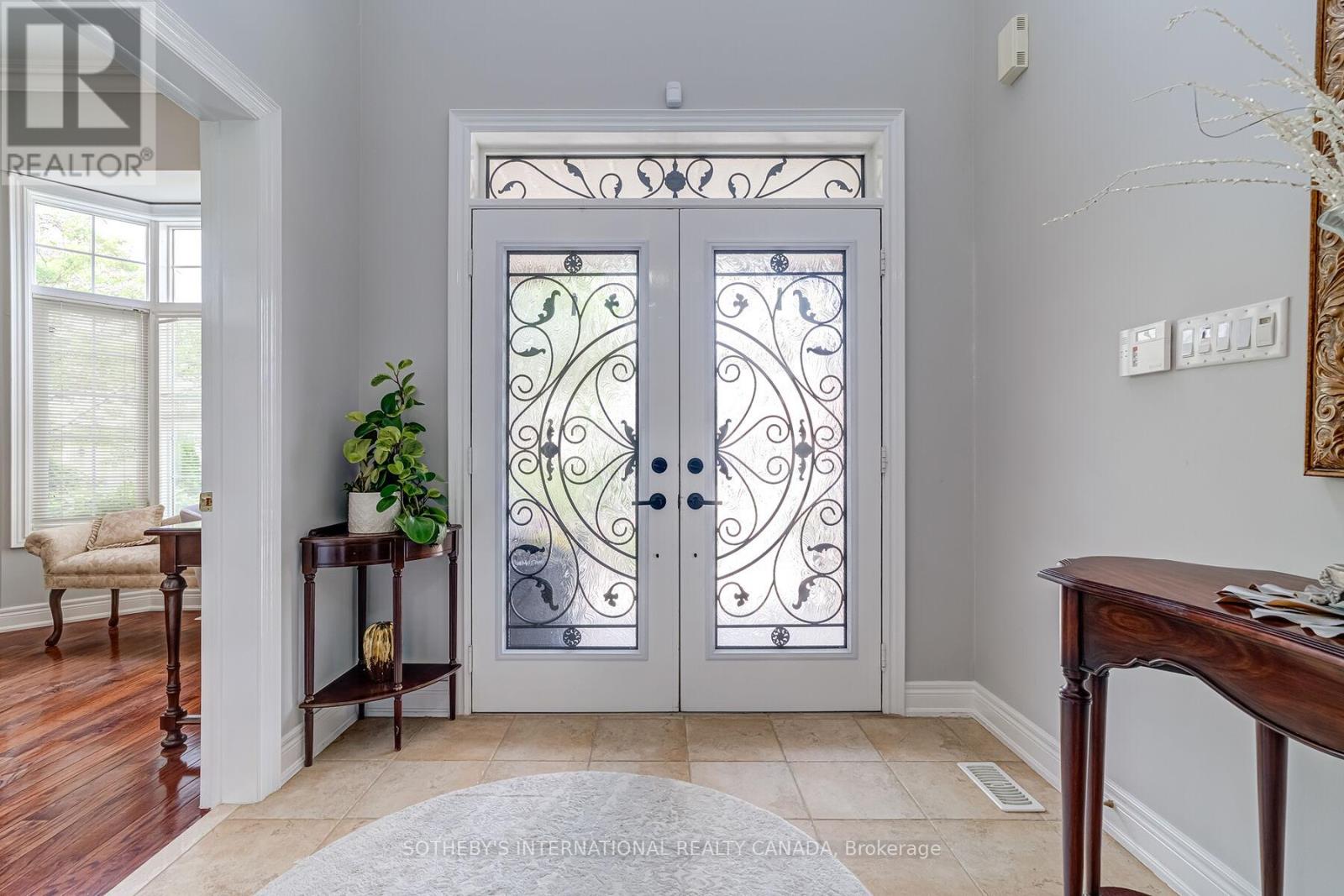 5 Xavier Court, Brampton, Ontario  L6Y 5S1 - Photo 2 - W12516276