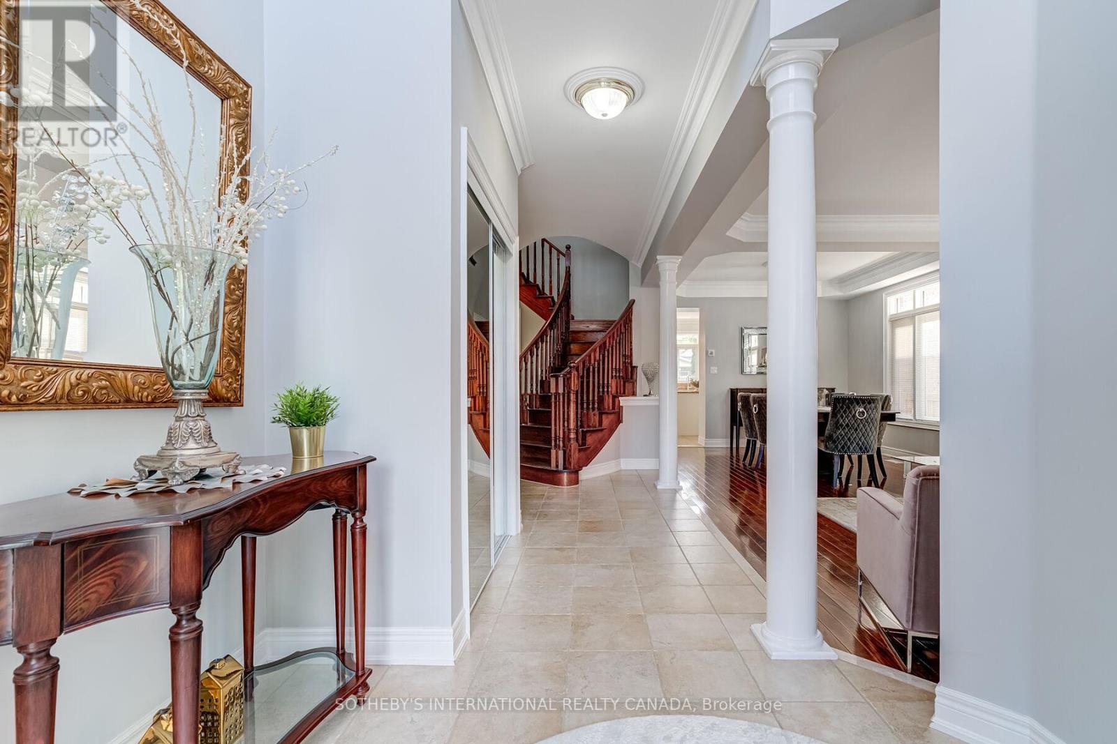 5 Xavier Court, Brampton, Ontario  L6Y 5S1 - Photo 3 - W12516276