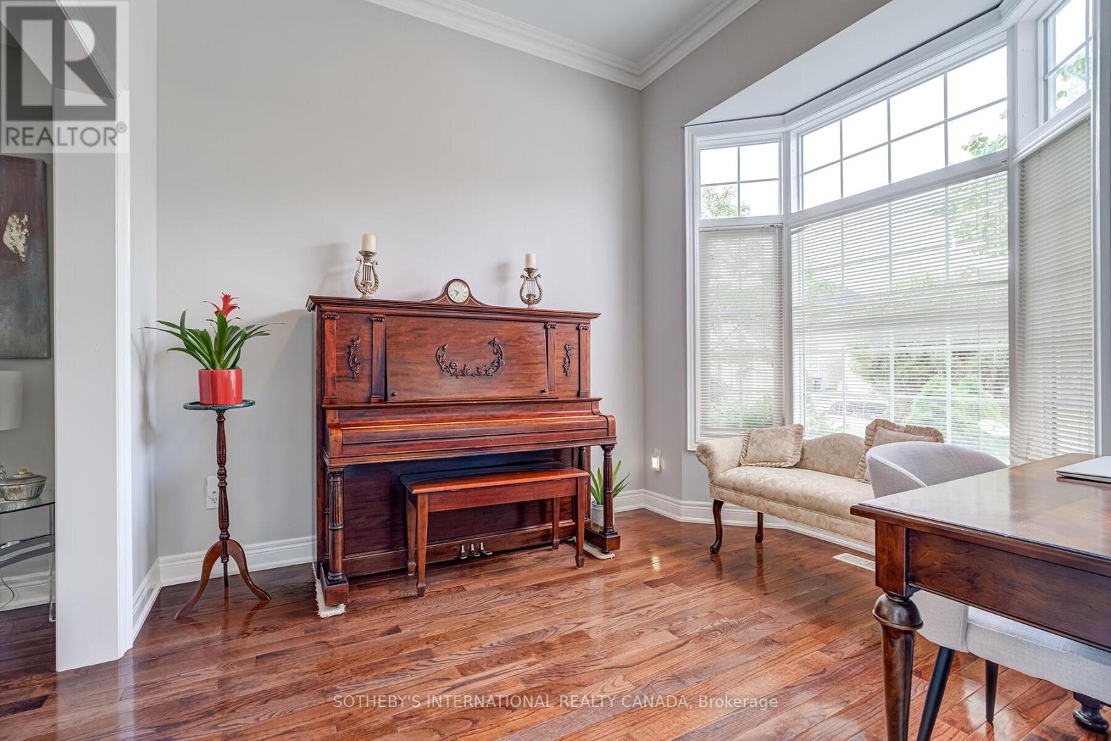 5 Xavier Court, Brampton, Ontario  L6Y 5S1 - Photo 4 - W12516276