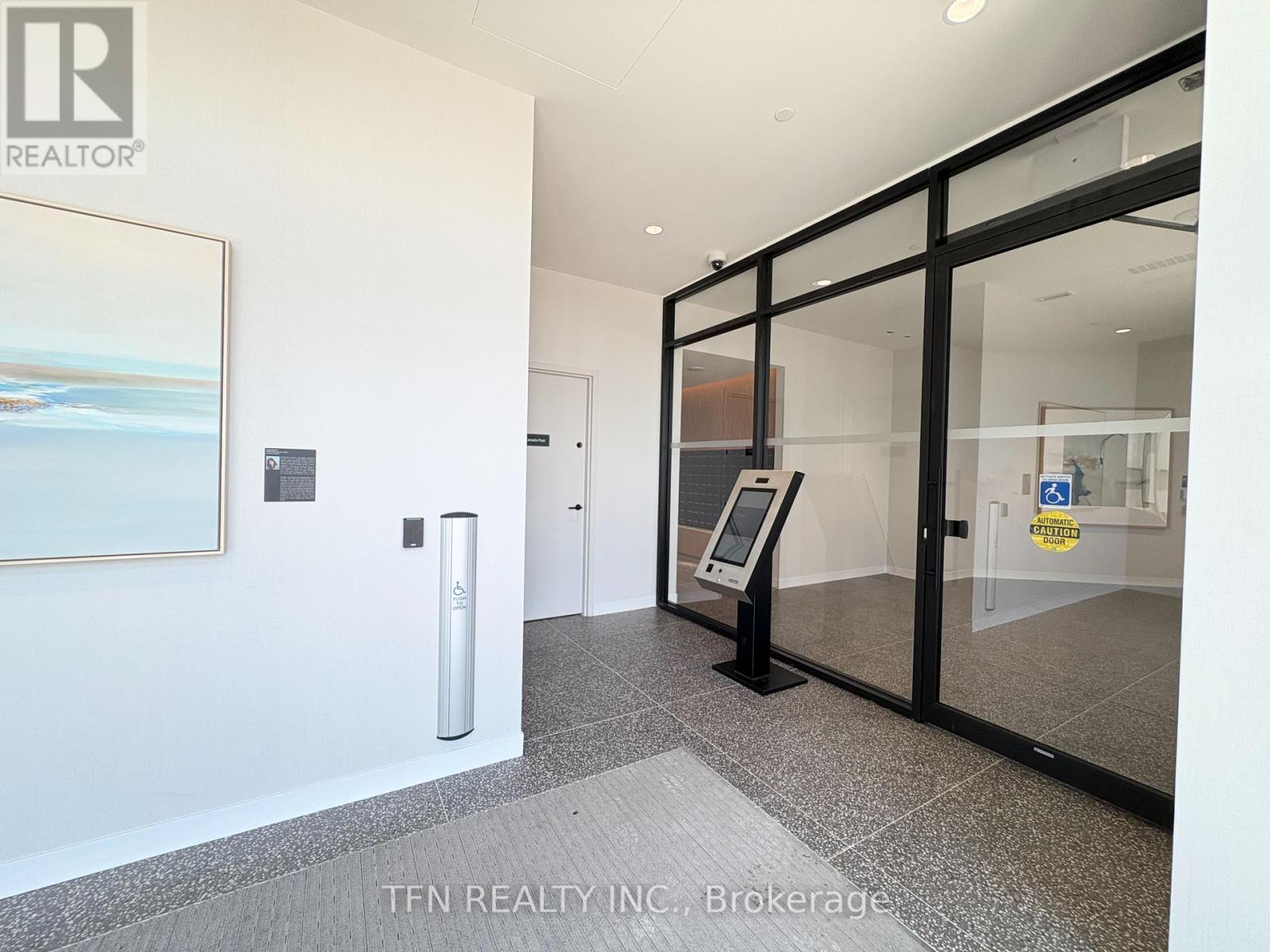 1703 - 2495 Eglinton Avenue W, Mississauga, Ontario  L5M 2T2 - Photo 2 - W12516284