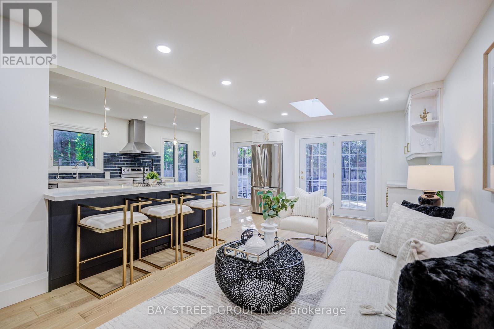 1307 Barberry Green, Oakville, Ontario  L6M 2A7 - Photo 12 - W12516286