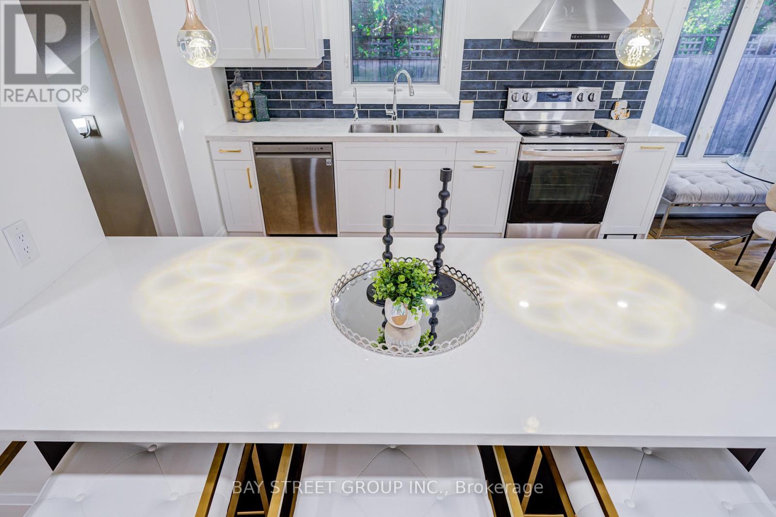 1307 Barberry Green, Oakville, Ontario  L6M 2A7 - Photo 16 - W12516286