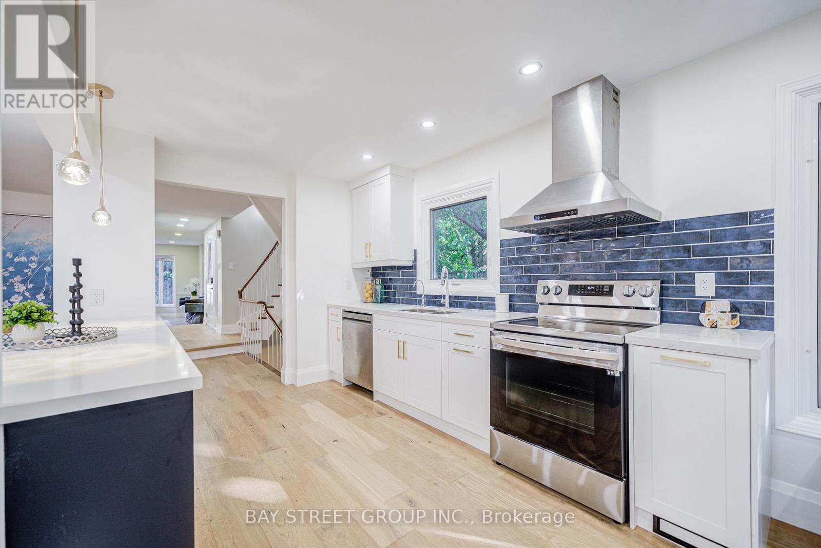 1307 Barberry Green, Oakville, Ontario  L6M 2A7 - Photo 18 - W12516286