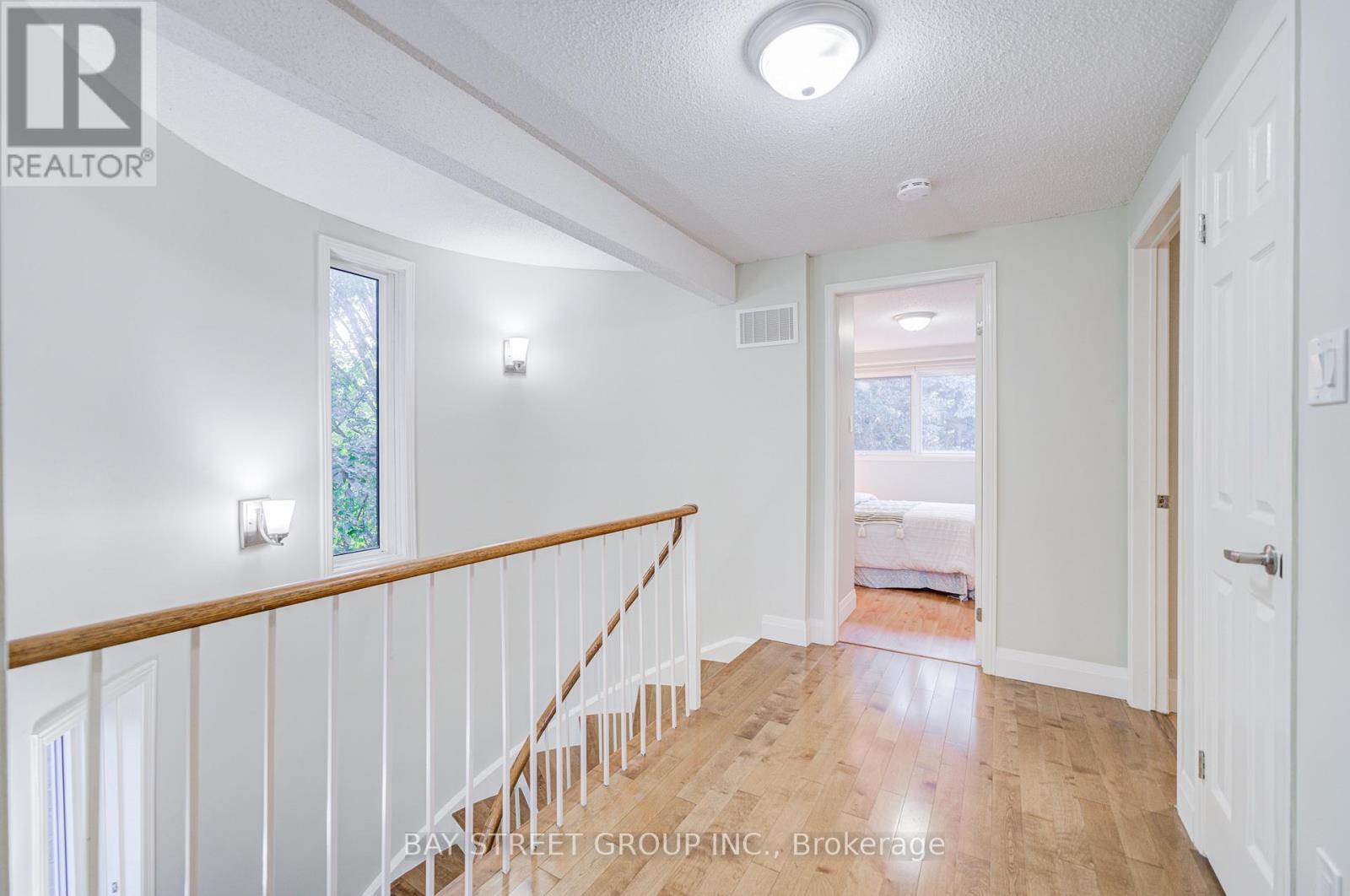 1307 Barberry Green, Oakville, Ontario  L6M 2A7 - Photo 26 - W12516286