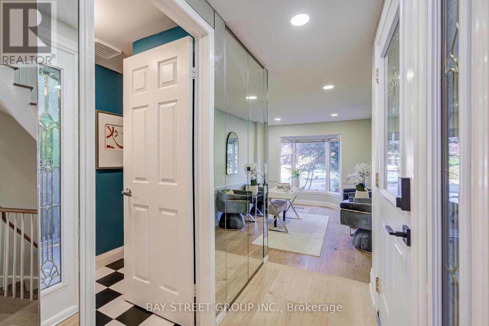 1307 Barberry Green, Oakville, Ontario  L6M 2A7 - Photo 4 - W12516286