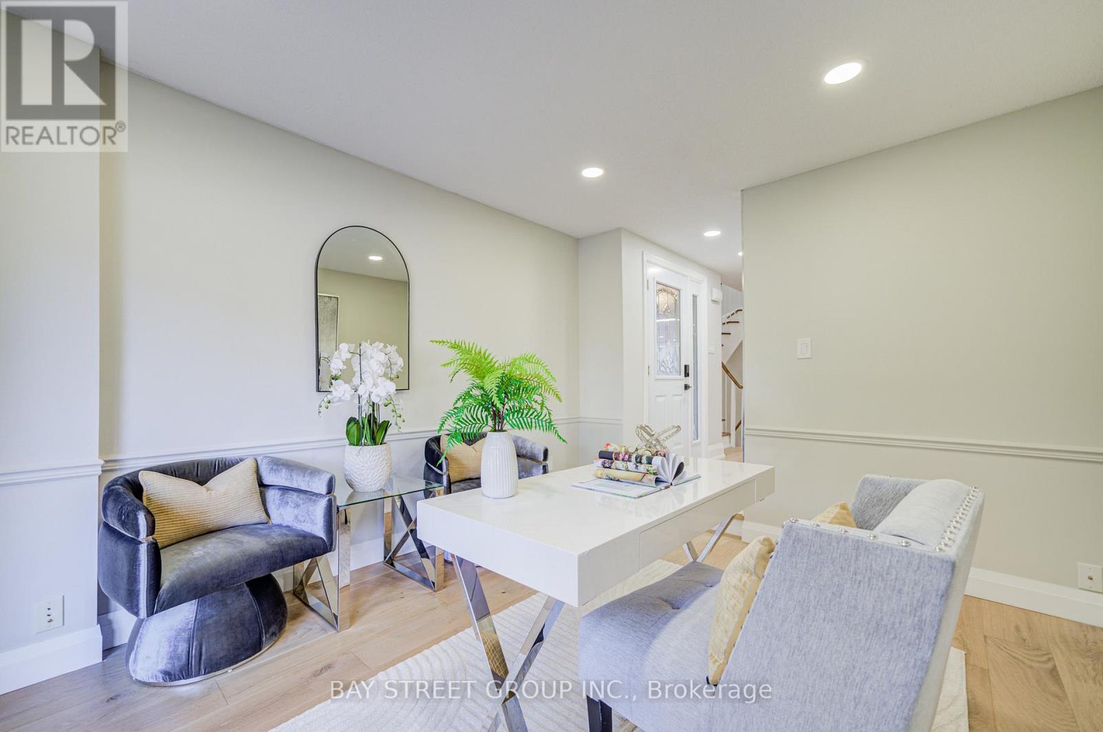 1307 Barberry Green, Oakville, Ontario  L6M 2A7 - Photo 8 - W12516286