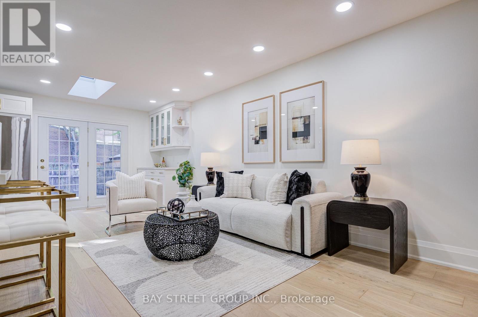 1307 Barberry Green, Oakville, Ontario  L6M 2A7 - Photo 9 - W12516286