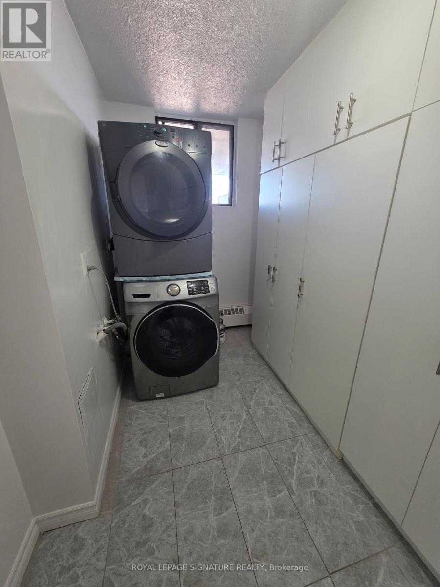 1604 - 3170 Kirwin Avenue, Mississauga, Ontario  L5A 3R1 - Photo 24 - W12516294