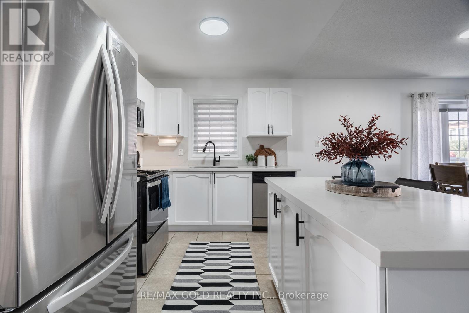 67 Locust Drive, Brampton, Ontario  L6R 0W2 - Photo 11 - W12516348