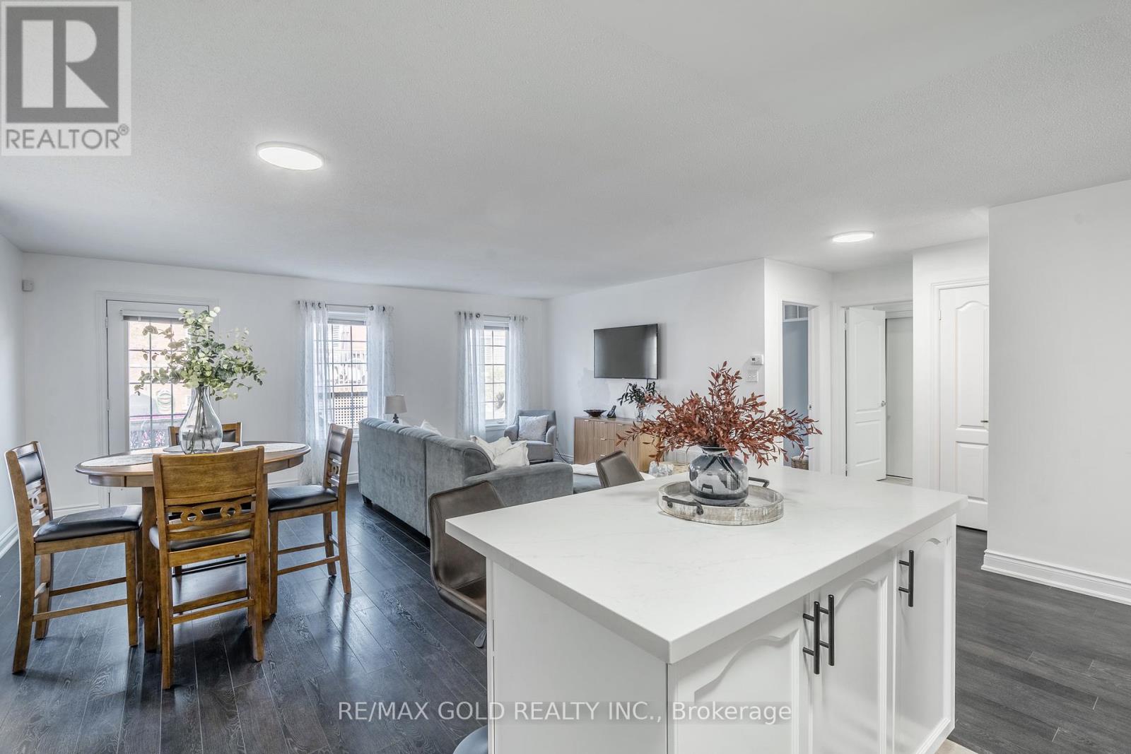 67 Locust Drive, Brampton, Ontario  L6R 0W2 - Photo 13 - W12516348