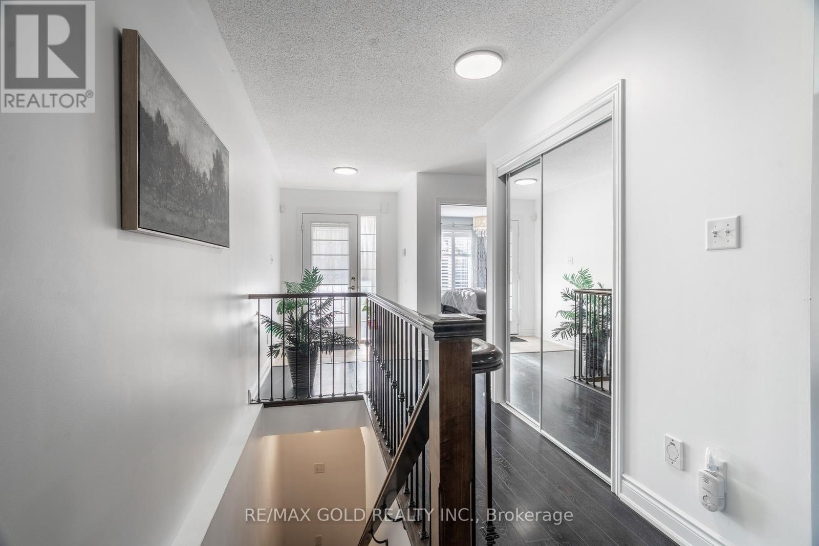 67 Locust Drive, Brampton, Ontario  L6R 0W2 - Photo 8 - W12516348