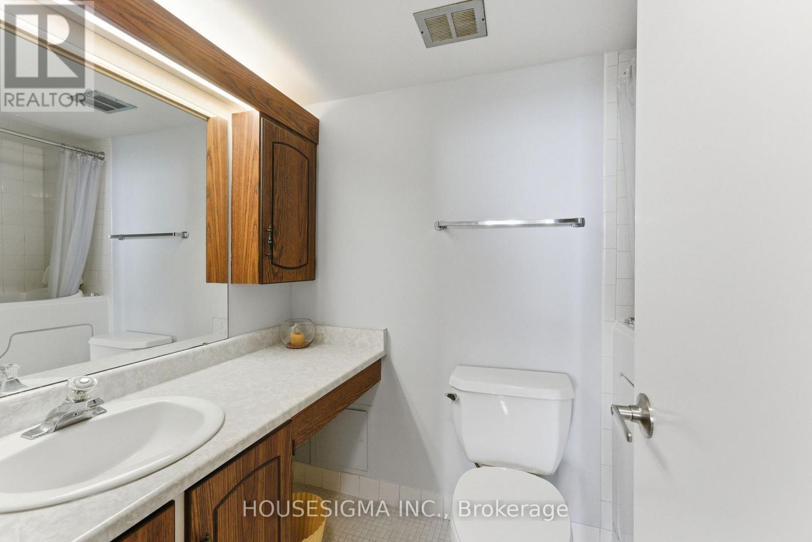 2006 - 1535 Lakeshore Road E, Mississauga, Ontario  L5E 3E2 - Photo 14 - W12516372