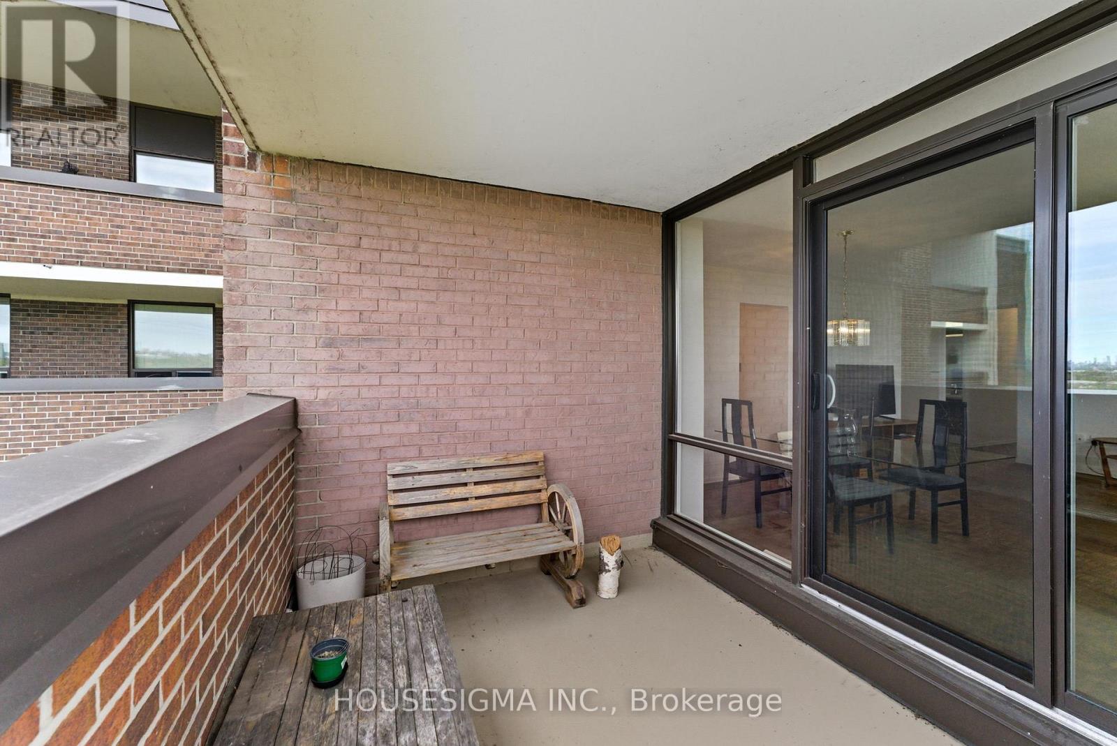 2006 - 1535 Lakeshore Road E, Mississauga, Ontario  L5E 3E2 - Photo 6 - W12516372