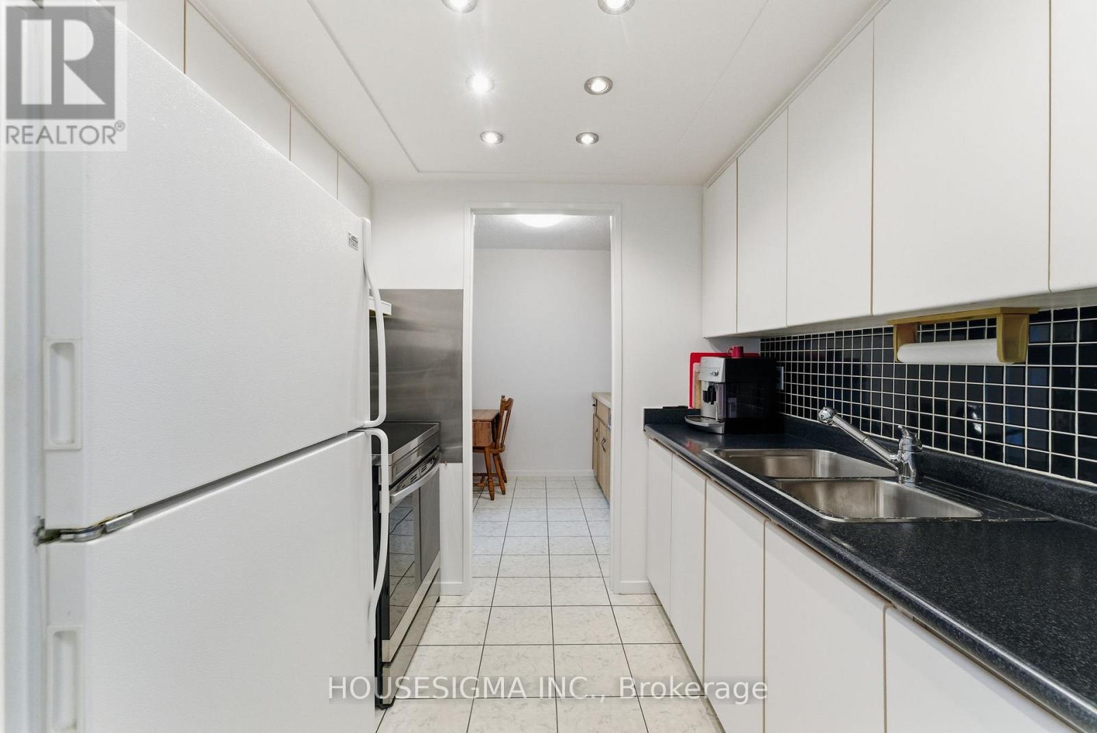 2006 - 1535 Lakeshore Road E, Mississauga, Ontario  L5E 3E2 - Photo 9 - W12516372