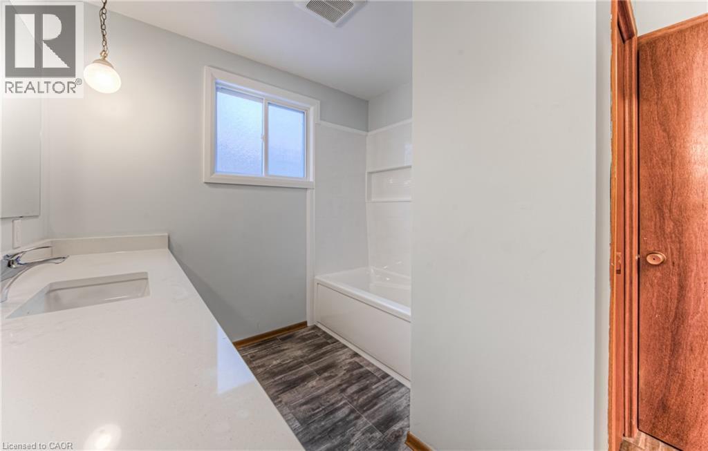 17 Roosevelt Avenue, Waterloo, Ontario  N2H 2N2 - Photo 6 - 40778948