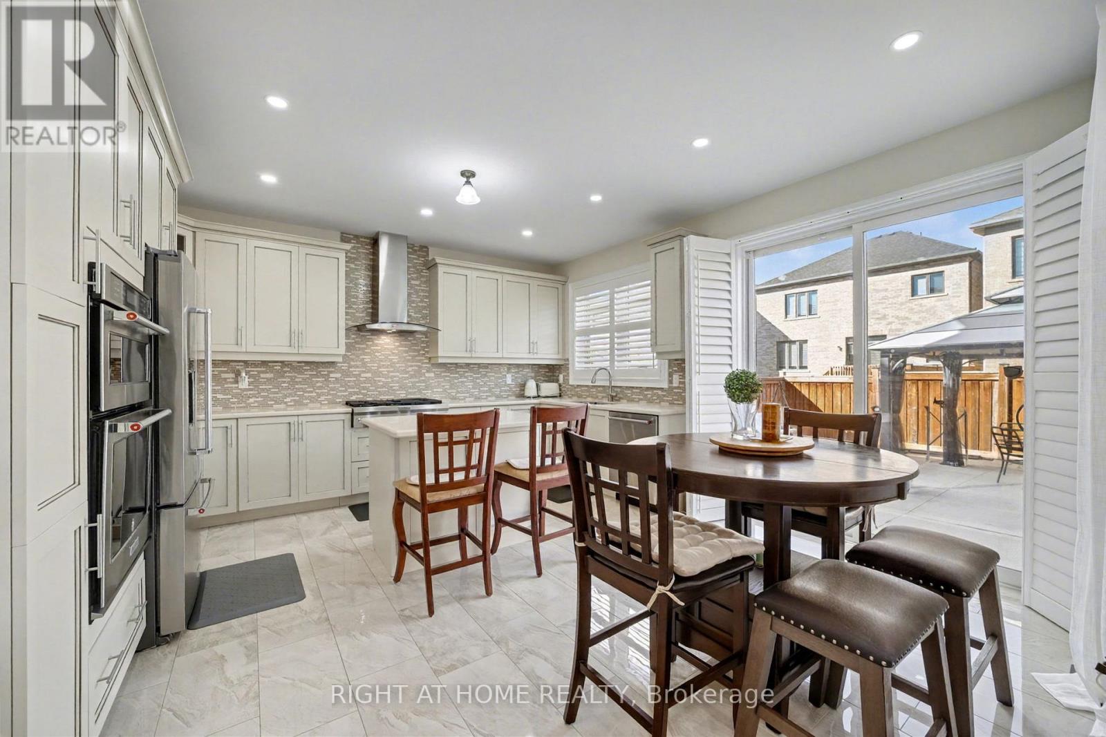 10 Dalecrest Road, Brampton, Ontario  L6X 5N3 - Photo 10 - W12516416