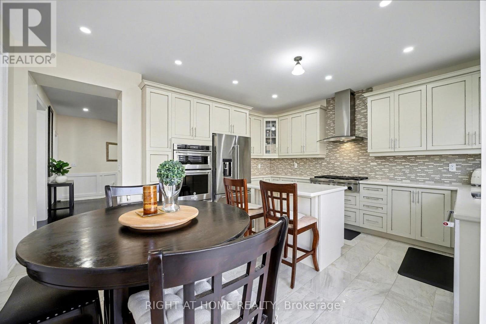 10 Dalecrest Road, Brampton, Ontario  L6X 5N3 - Photo 11 - W12516416