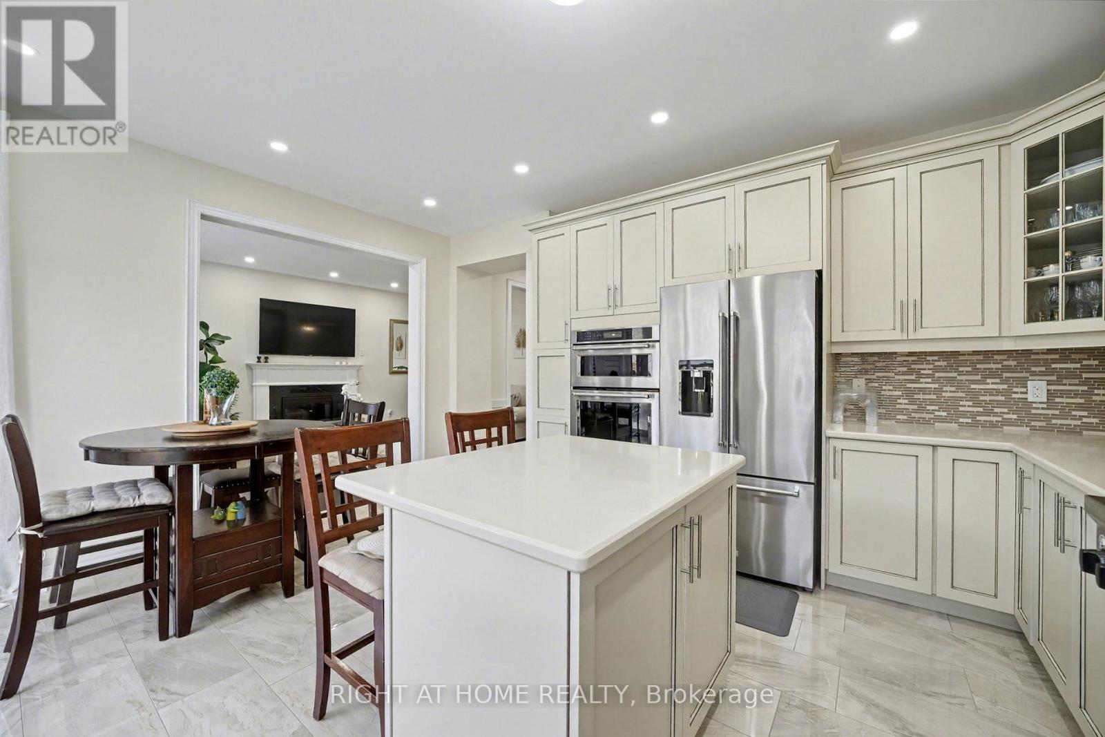 10 Dalecrest Road, Brampton, Ontario  L6X 5N3 - Photo 13 - W12516416