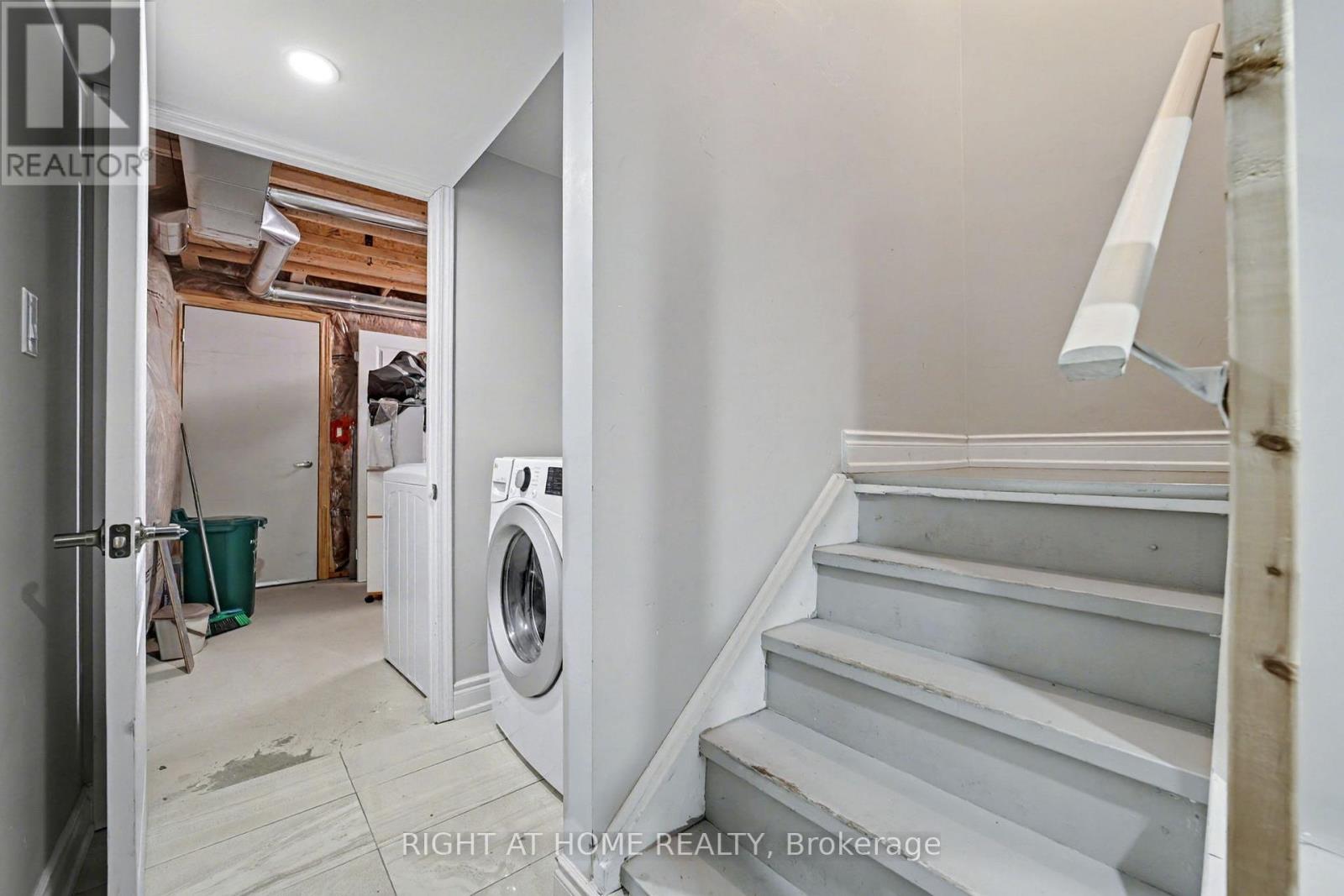 10 Dalecrest Road, Brampton, Ontario  L6X 5N3 - Photo 32 - W12516416