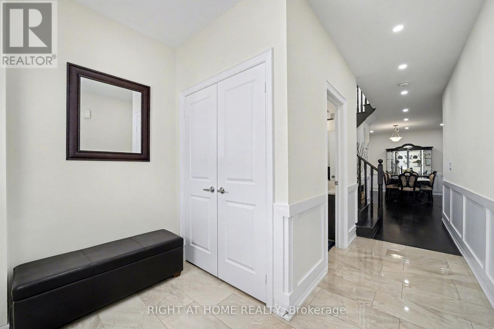 10 Dalecrest Road, Brampton, Ontario  L6X 5N3 - Photo 4 - W12516416