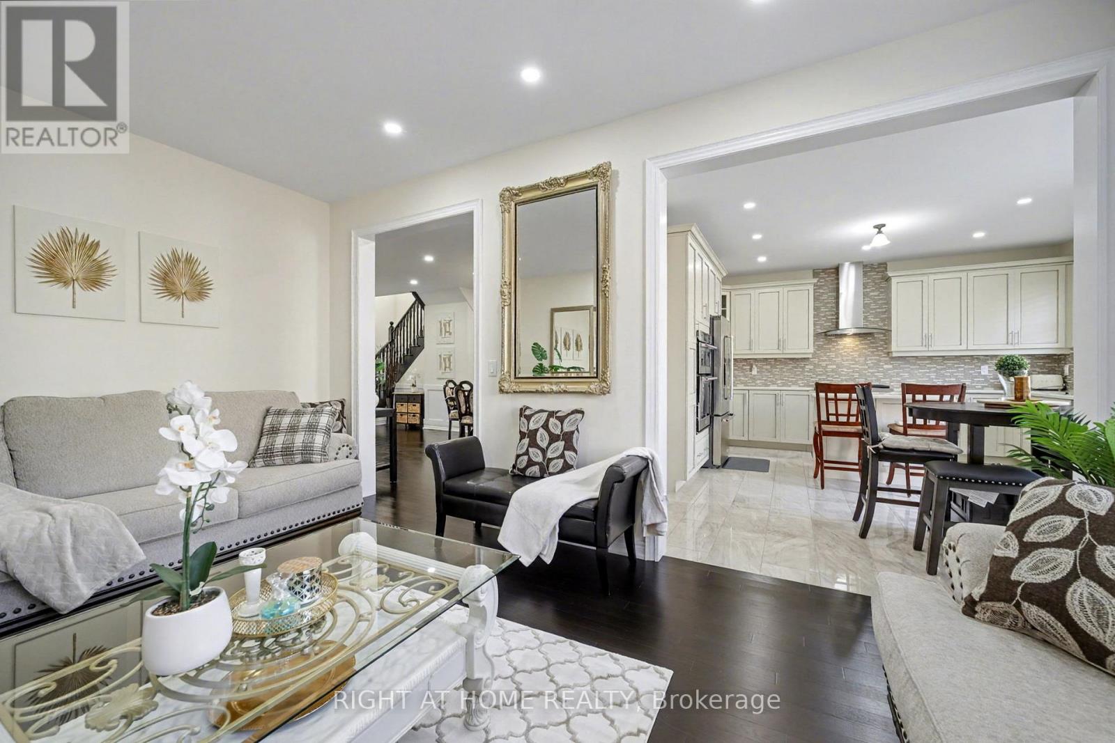 10 Dalecrest Road, Brampton, Ontario  L6X 5N3 - Photo 6 - W12516416