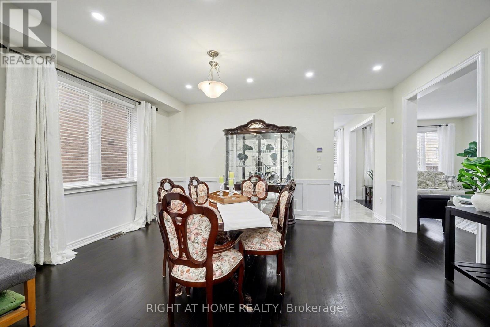 10 Dalecrest Road, Brampton, Ontario  L6X 5N3 - Photo 8 - W12516416