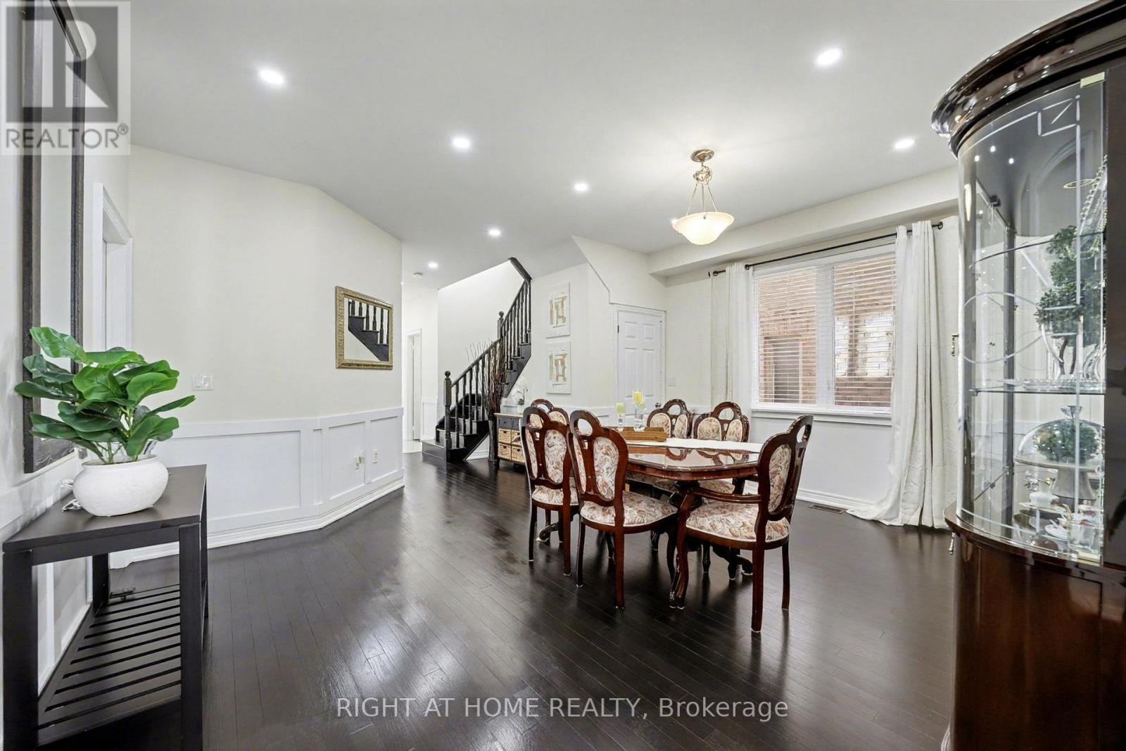 10 Dalecrest Road, Brampton, Ontario  L6X 5N3 - Photo 9 - W12516416