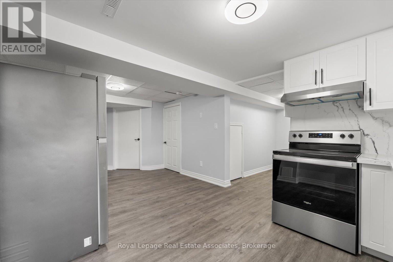 Lower - 1409 Grist Mill Court, Mississauga, Ontario  L5V 1S5 - Photo 2 - W12516424