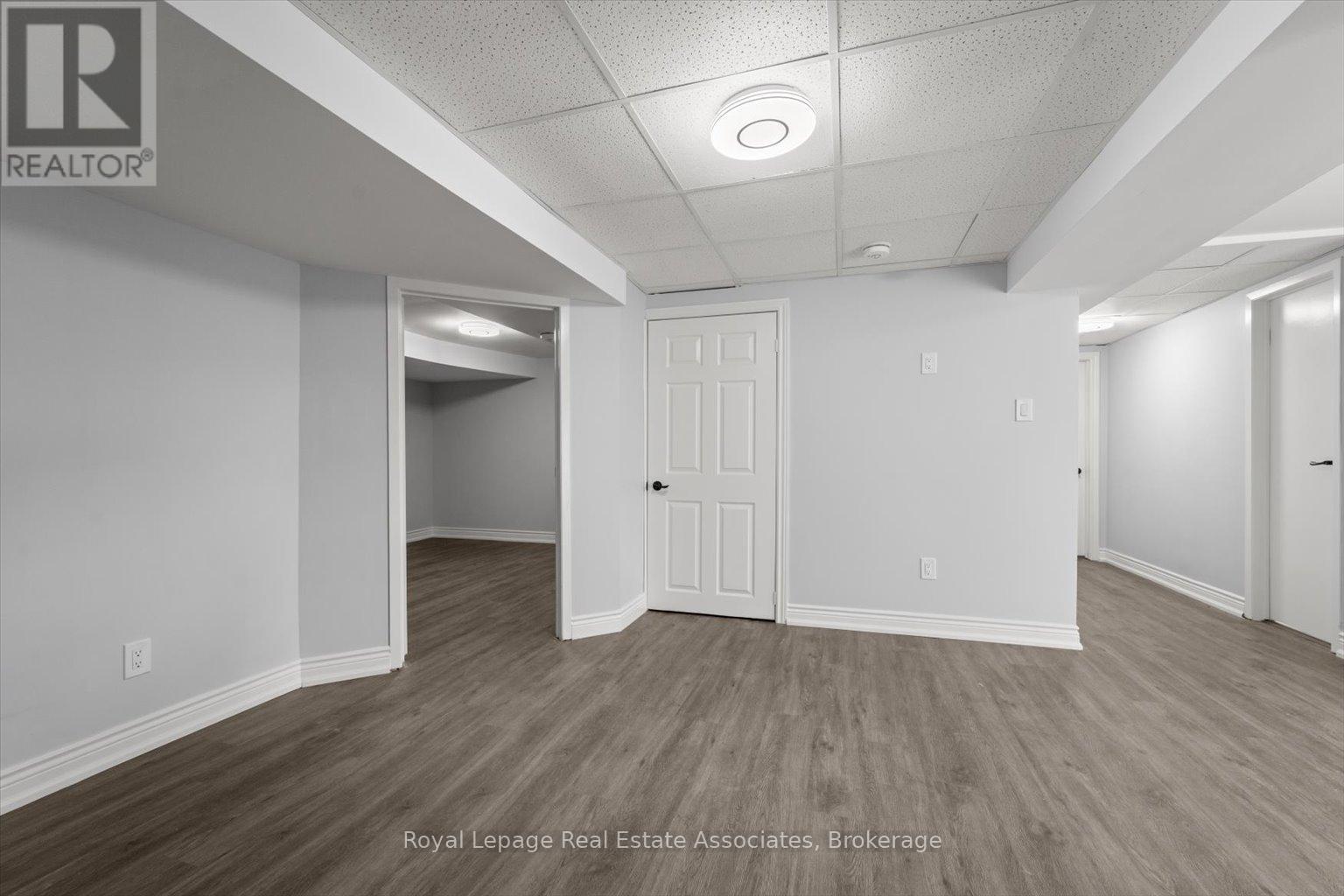 Lower - 1409 Grist Mill Court, Mississauga, Ontario  L5V 1S5 - Photo 9 - W12516424